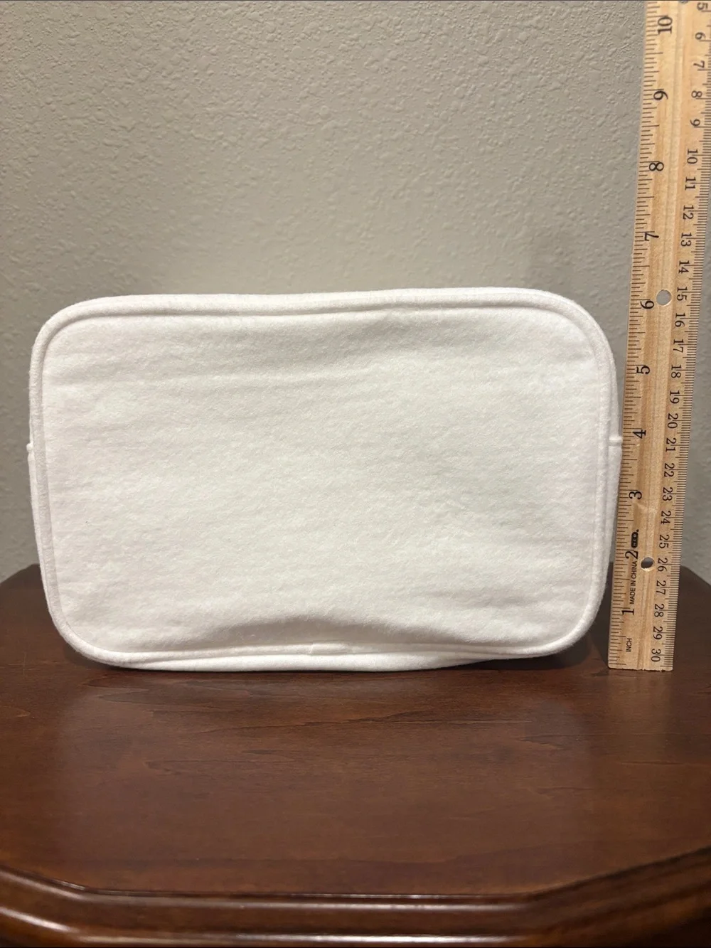 CHANEL Beauté White Cosmetic Makeup Pouch GWP Gold CC Zipper With Box